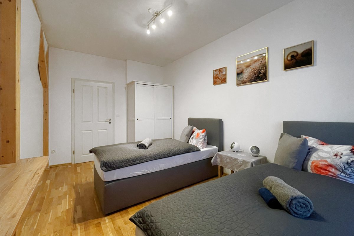 Apartment, Ferienwohnung, Unterkunft, Hotel, Pension, Zimmer, Berlin, Marzahn, Alt-Marzahn, möblierte Wohnung, ruhig, Marzahner Krug, günstig, Übernachtung, Monteurwohnung, Monteurunterkunft, Monteurzimmer
